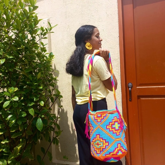 SOLD OUT //Wayuu Bags/ Handmade Bags/ Orange Crosses/ Size L - Picture 4 of 6